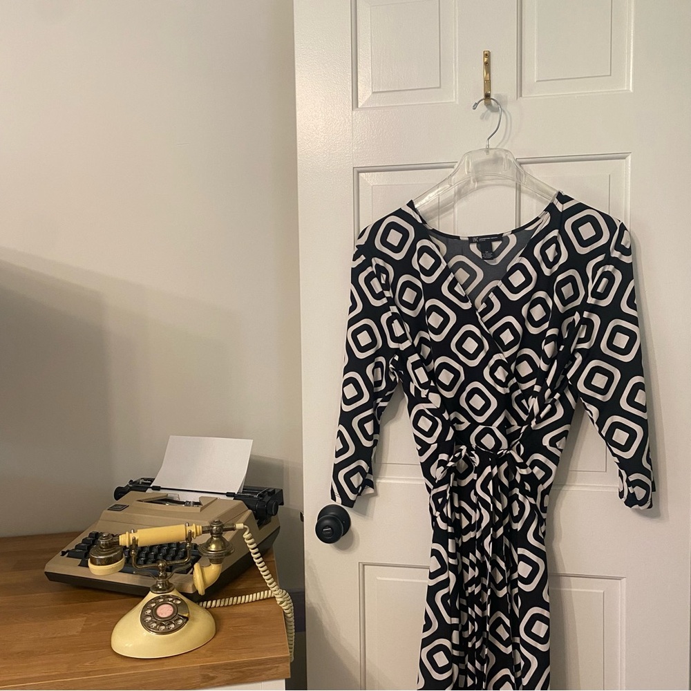 B&W Geometric Pattern Wrap Dress